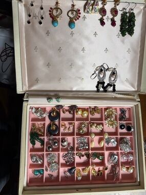 “ WONDERS FOUND “ VINTAGE JEWELRY-EARRINGS EVENING FOR POSHMARK SHOW AT 830PM ET